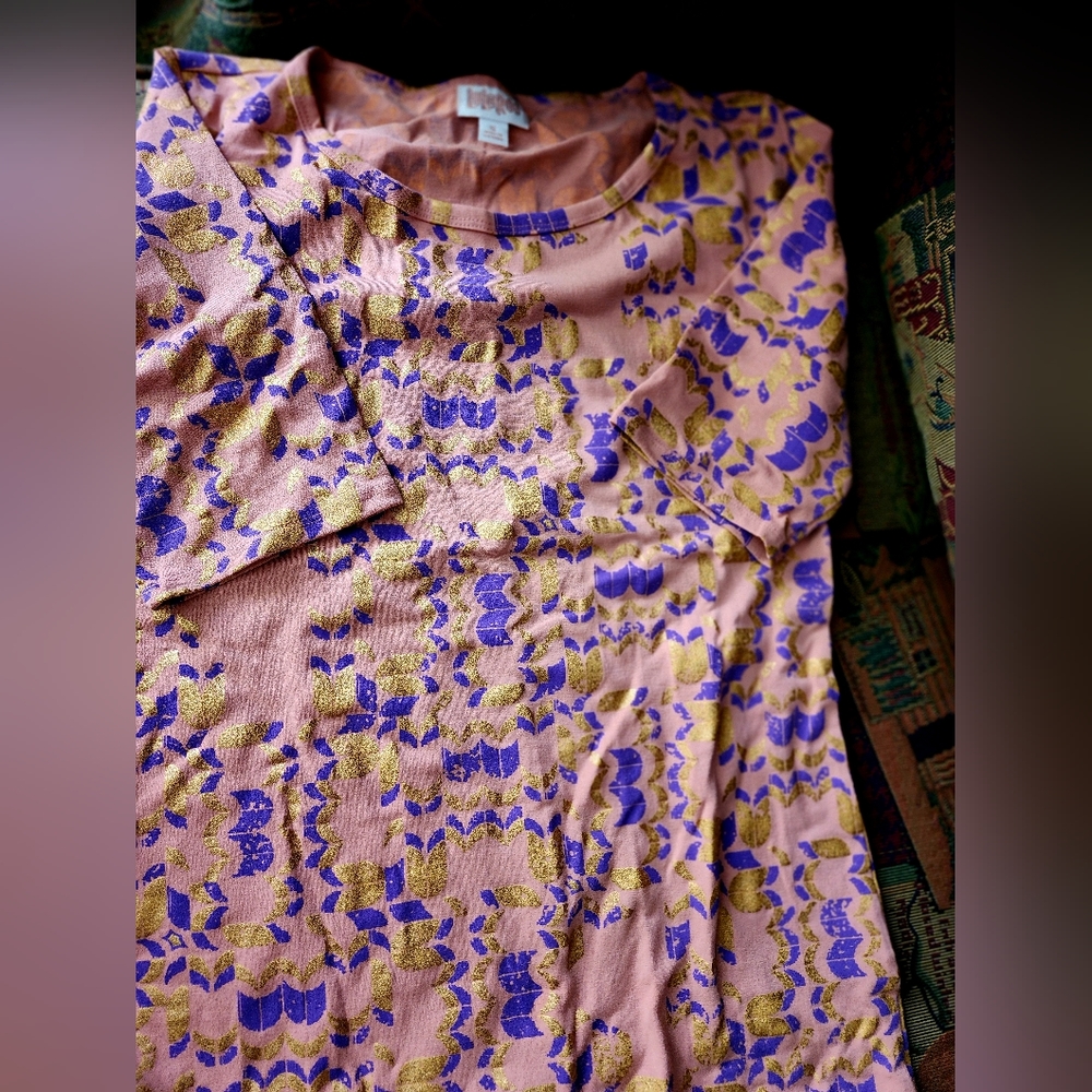 Lula Roe Short Sleeve -Small - Picture 2 of 2